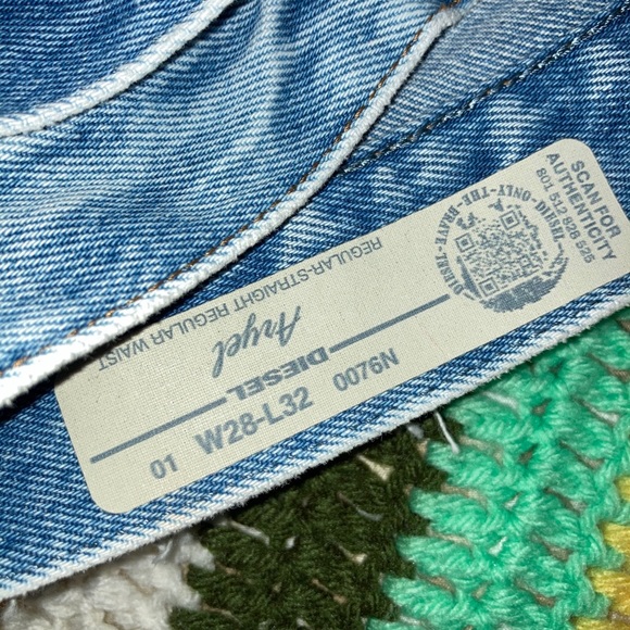 Light wash distressed diesel jeans - Picture 11 of 15